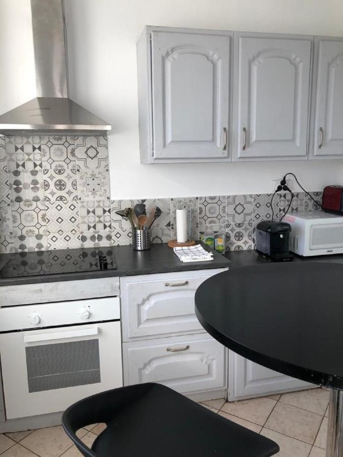 Chambre Paisible Tout Confort Acomodação com café da manhã Courcouronnes Exterior foto